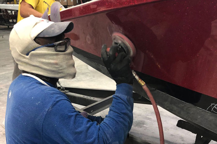 Person working at Nautique