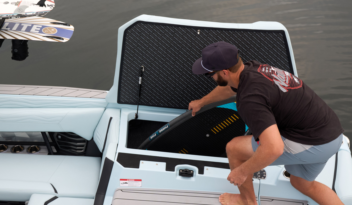 G25 Transom Storage