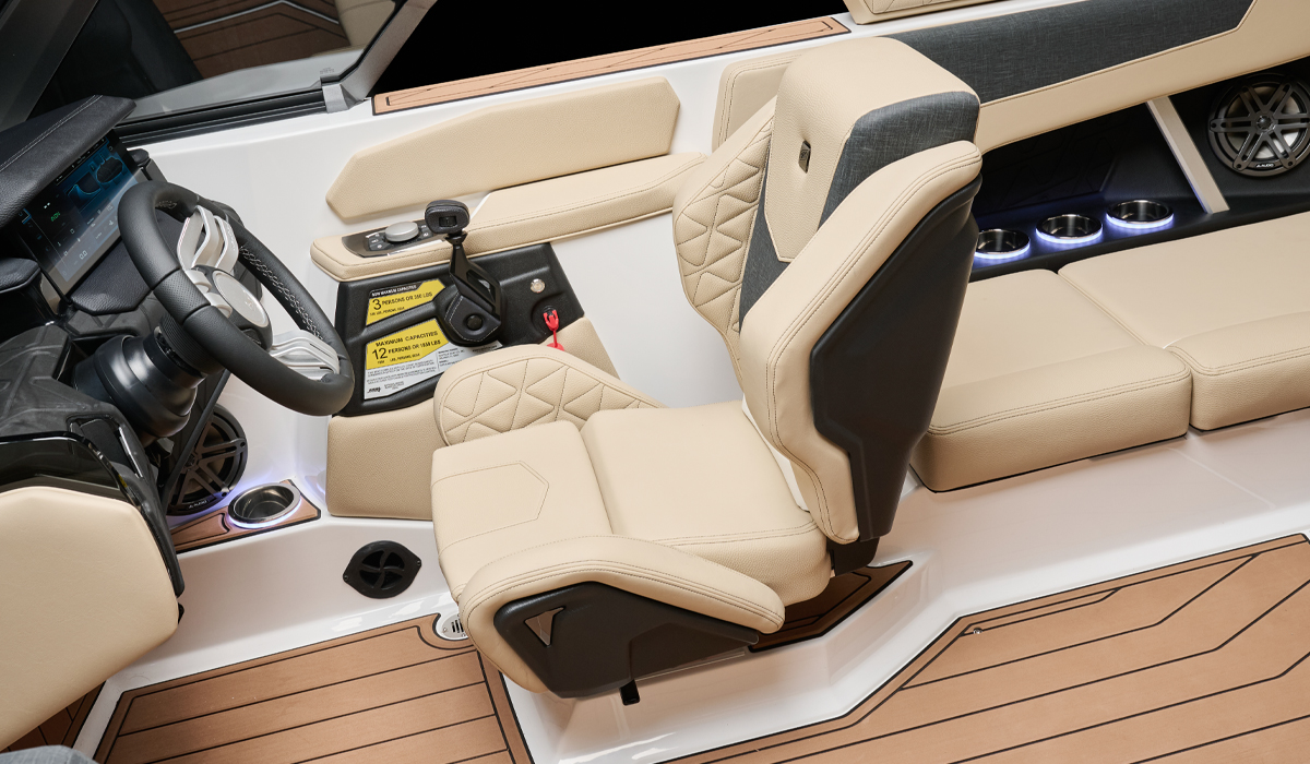 Helm Seat