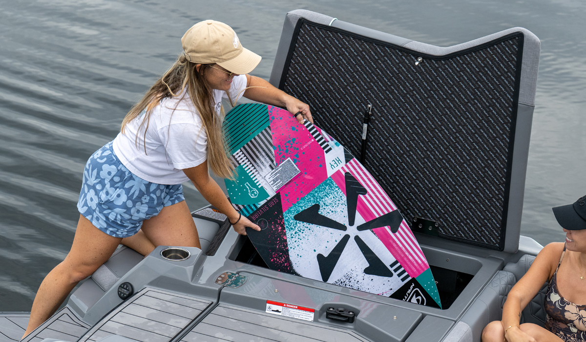 GS22 Transom Storage